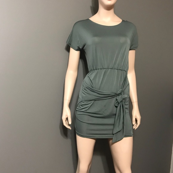 Green body con wrap dress(final price) - Picture 2 of 5